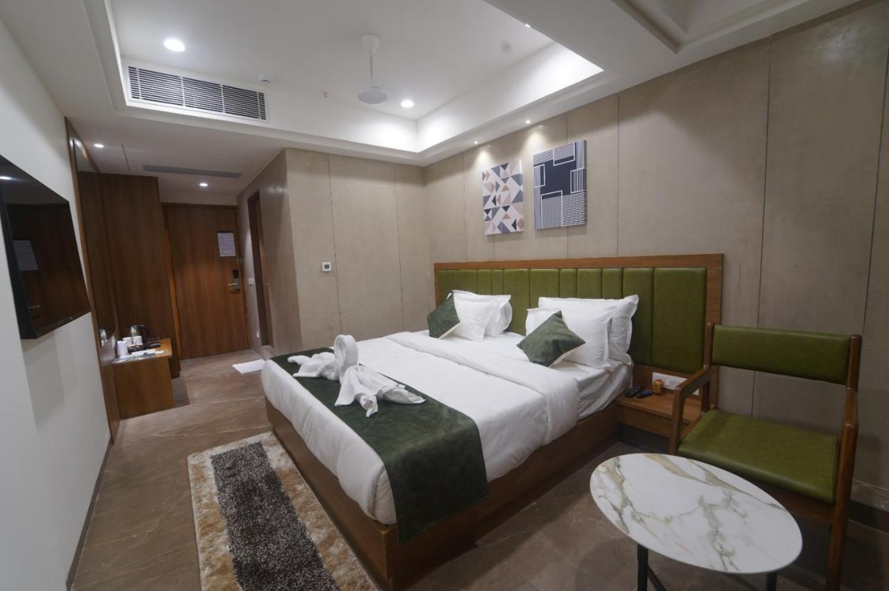 Hotel Stature Inn Kevadia Екстер'єр фото