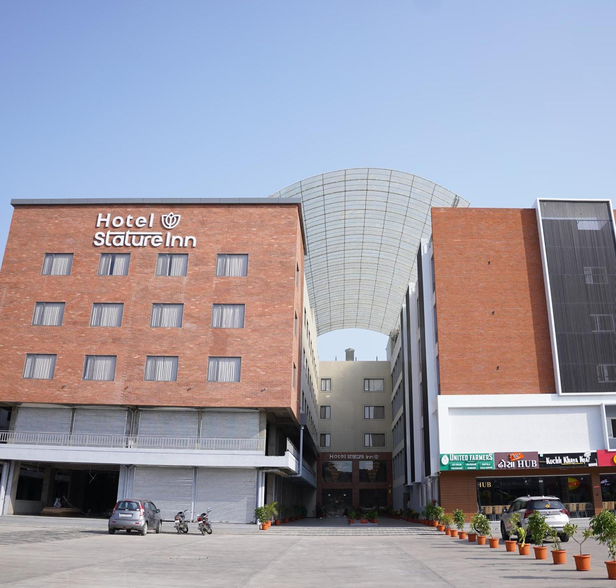 Hotel Stature Inn Kevadia Екстер'єр фото