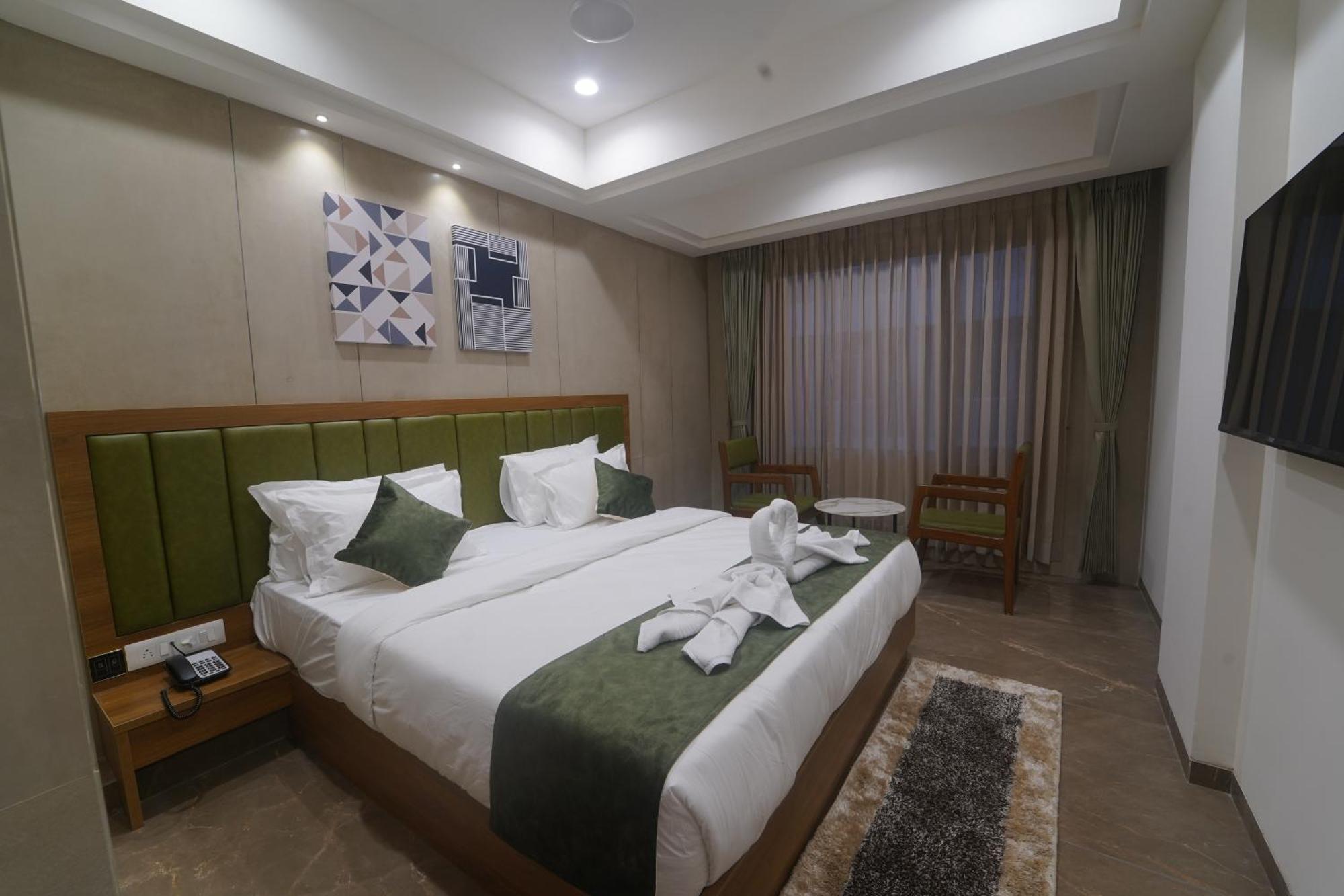 Hotel Stature Inn Kevadia Екстер'єр фото