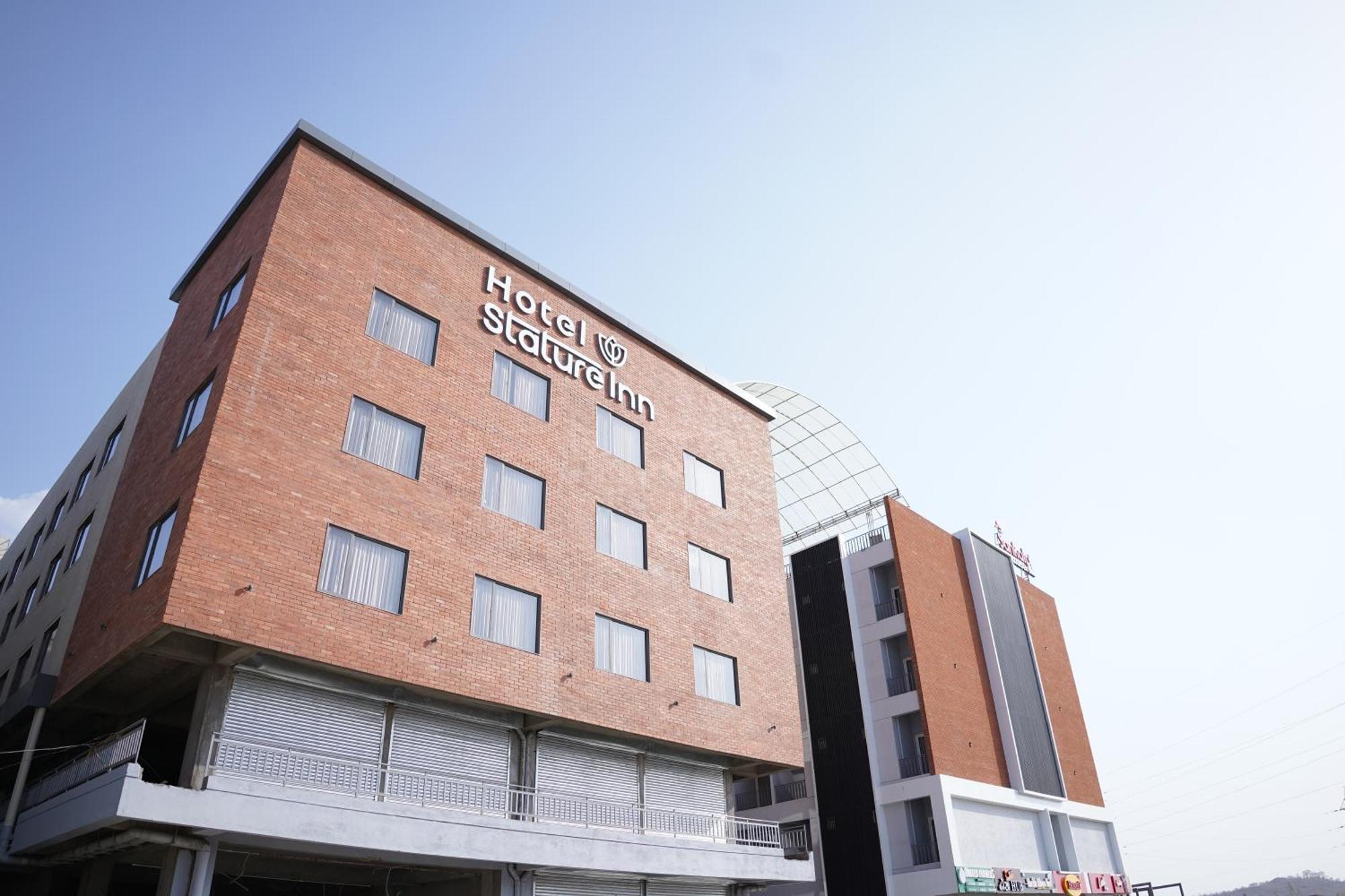 Hotel Stature Inn Kevadia Екстер'єр фото