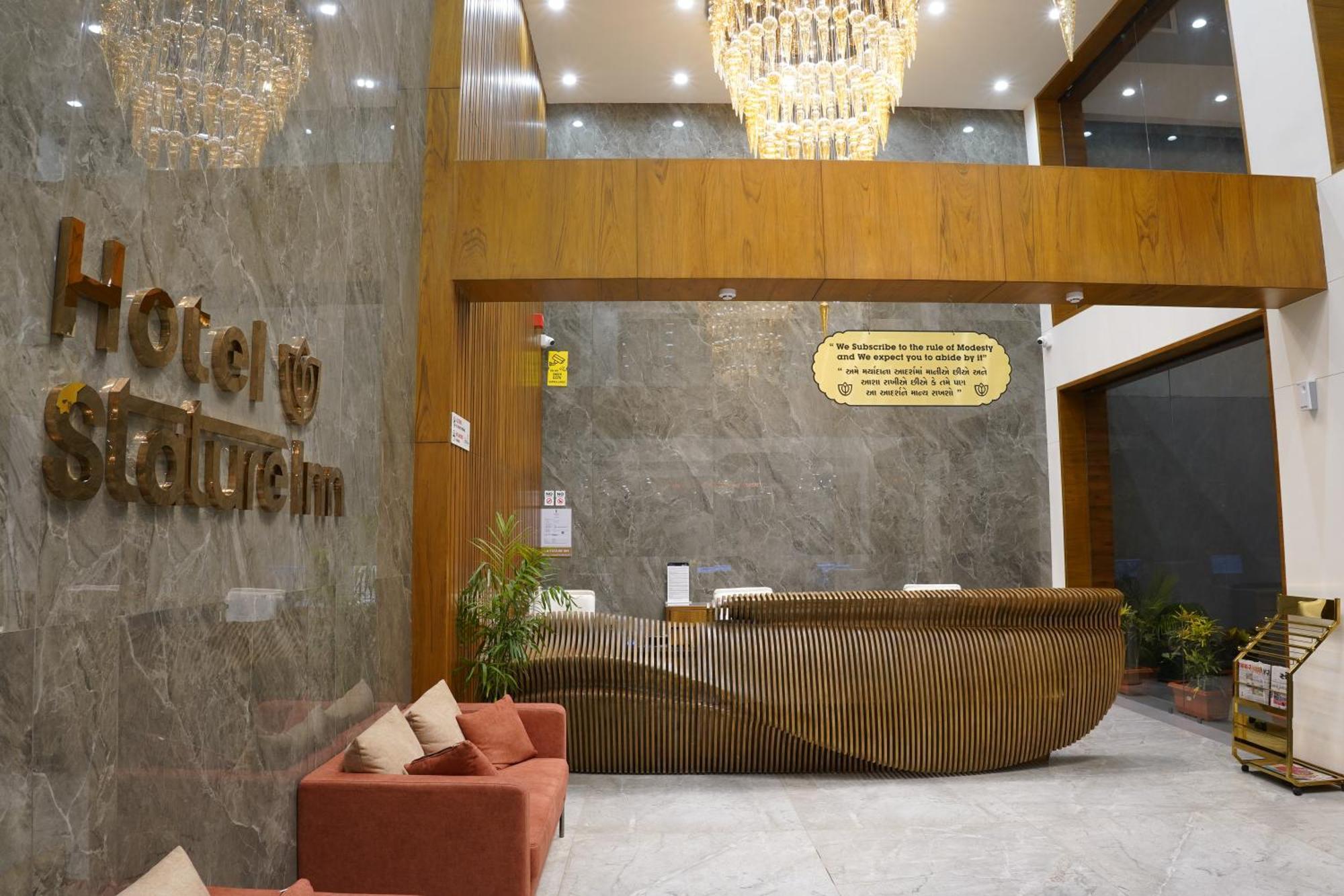 Hotel Stature Inn Kevadia Екстер'єр фото
